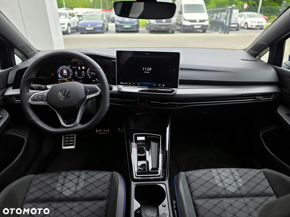 Volkswagen Golf 1.5 eTSI mHEV R-Line Plus DSG - 28