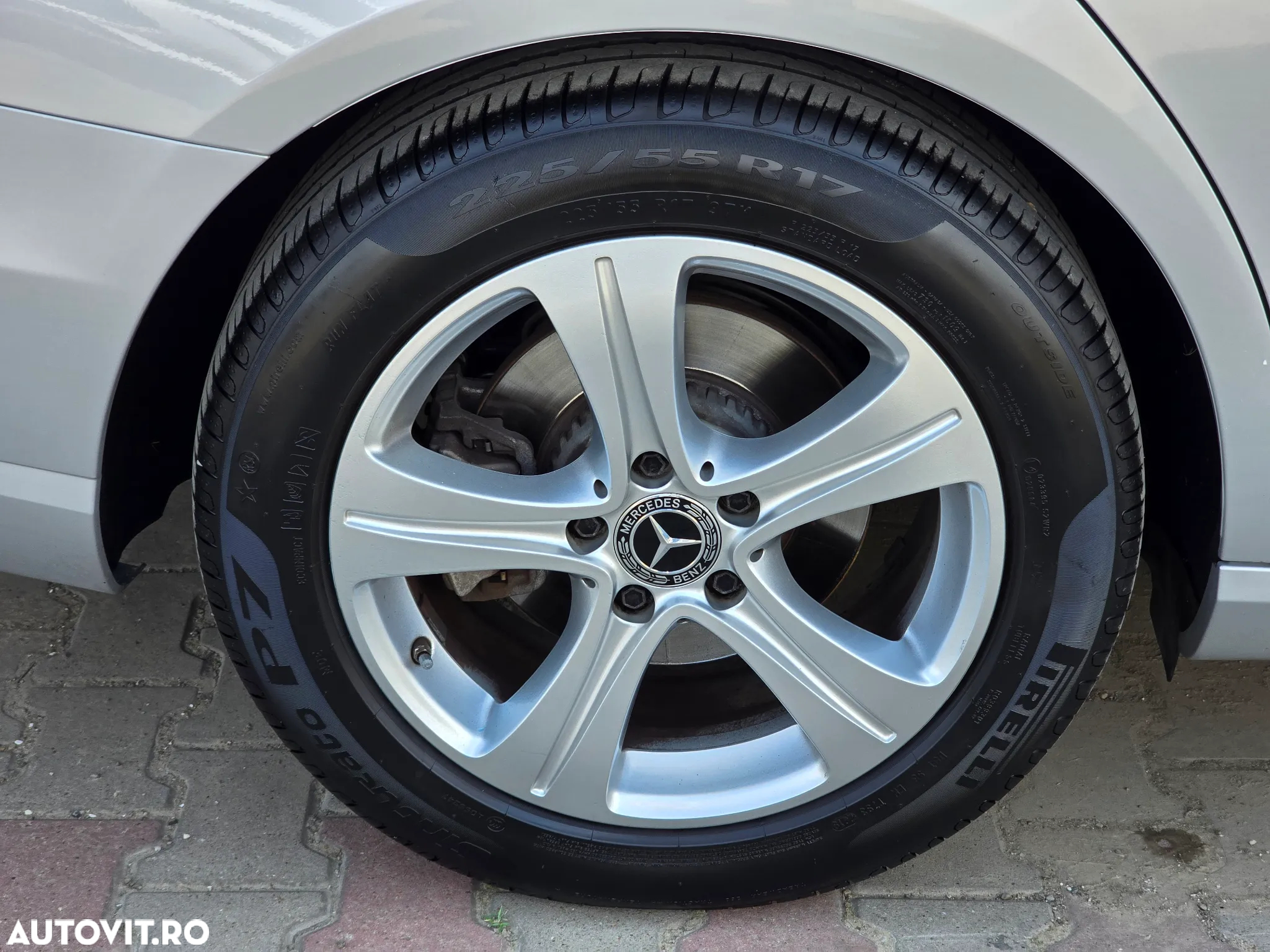 Mercedes-Benz E 200 4Matic 9G-TRONIC - 32