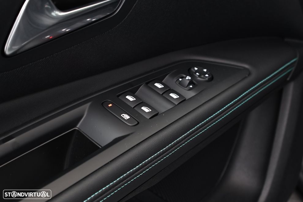 Peugeot 5008 1.2 PureTech Allure Pack EAT8 - 26