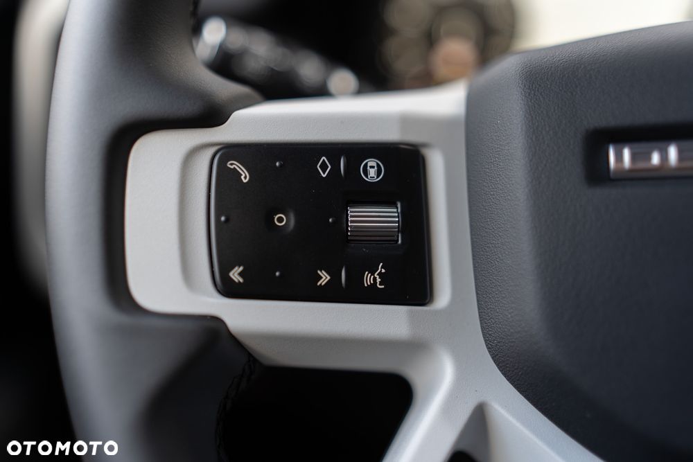 Land Rover Defender 3.0 D300 mHEV X-Dynamic HSE - 17