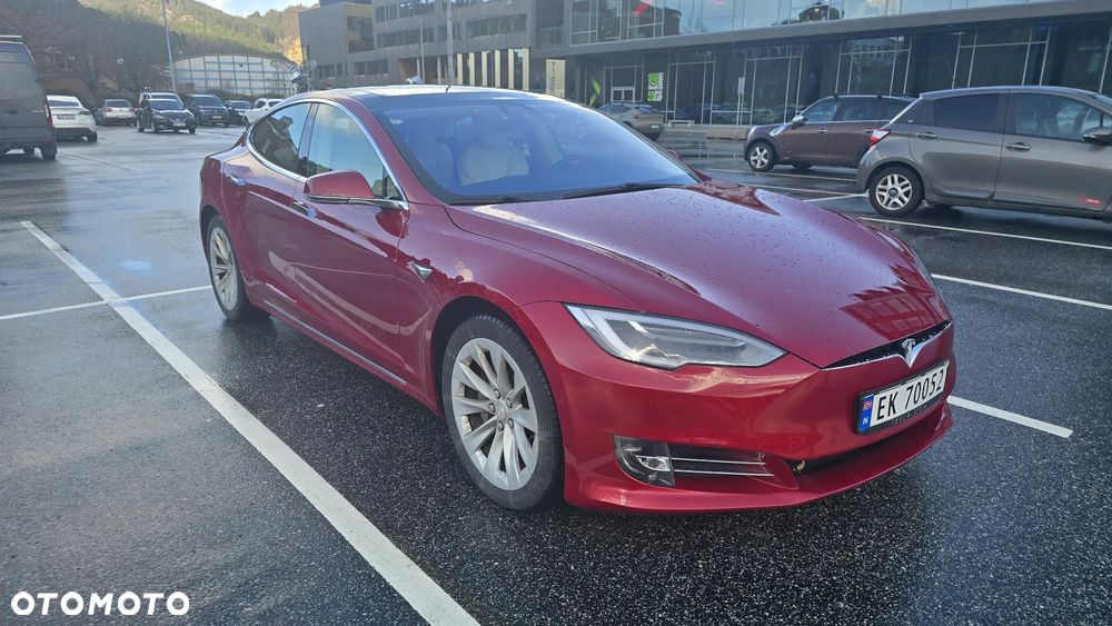 Tesla Model S - 3