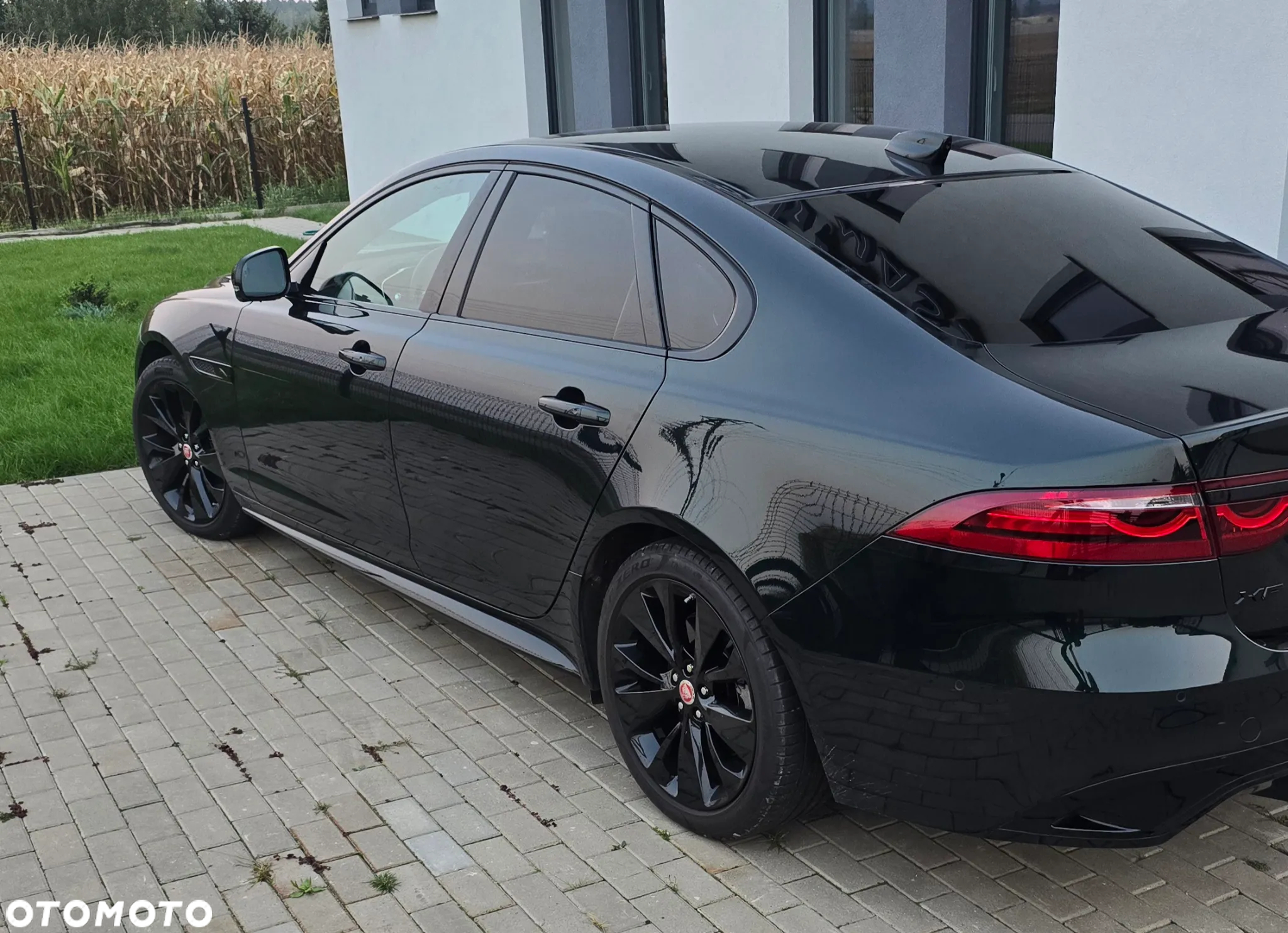 Jaguar XF 2.0 P250 R-Dynamic Black - 12