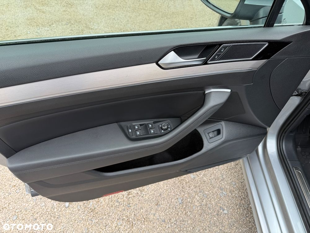 Volkswagen Passat Variant 2.0 TDI SCR DSG BlueMotion Highline - 21