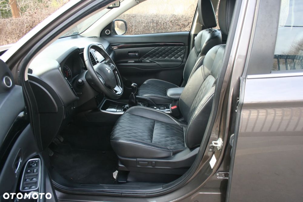 Mitsubishi Outlander - 9