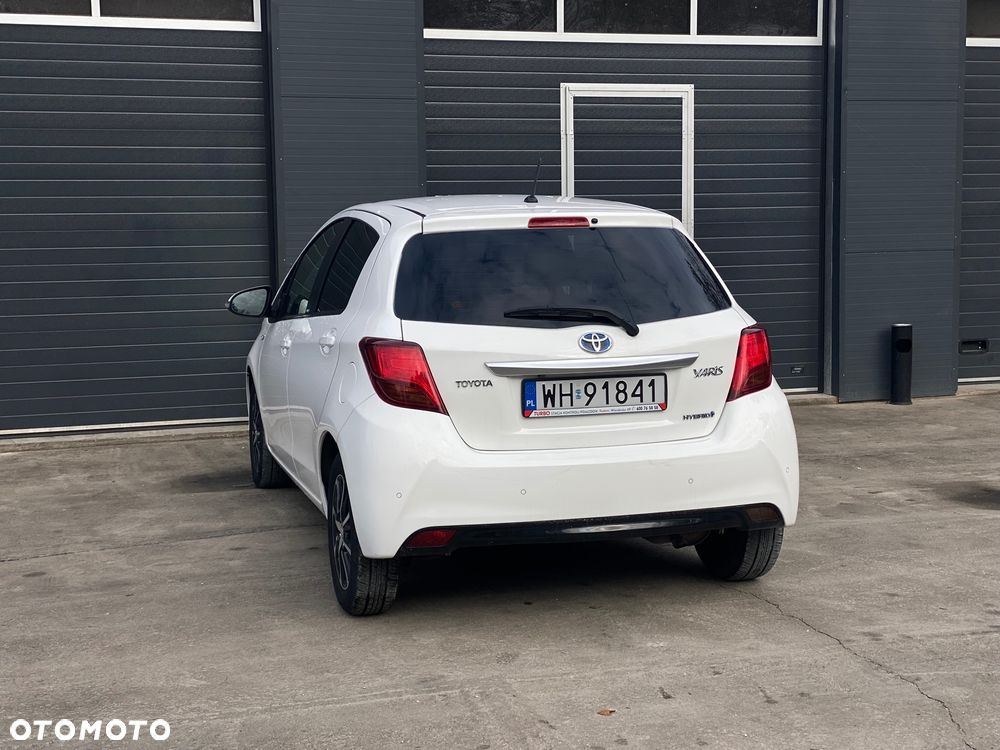 Toyota Yaris Hybrid 100 Premium - 8