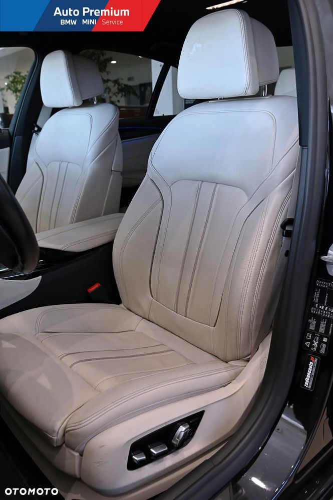 BMW Seria 5 520d xDrive - 14