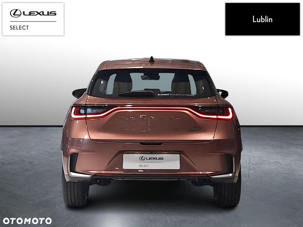 Lexus LBX - 4