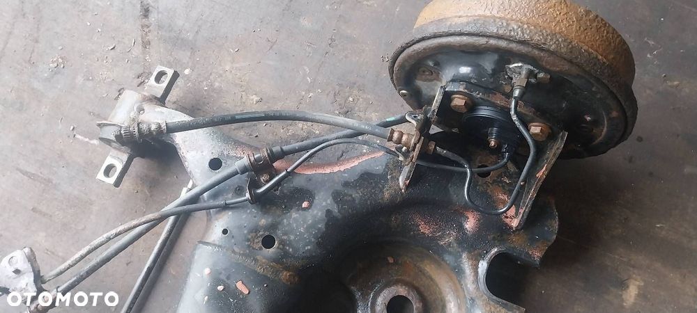 BELKA OŚ ZAWIESZENIA TYŁ BĘBNY Z ABS MITSUBISHI COLT VI HB 5D - 2