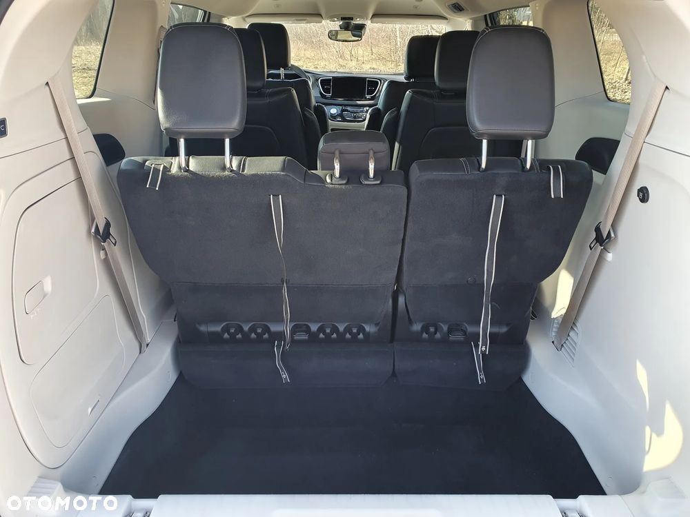 Chrysler Pacifica - 26