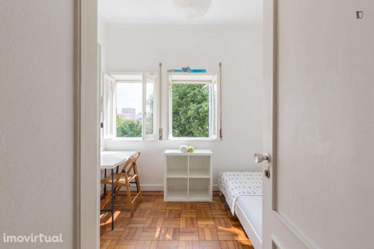 Quarto - localizado em Paranhos Porto - Grande imagem: 3/38