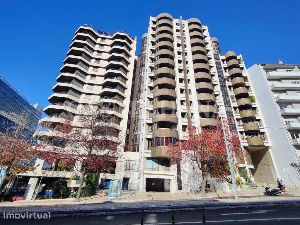 Apartamento T4 com 330m2 no Edifício Via Veneto na Av. João XXI em ... - Grande imagem: 2/25