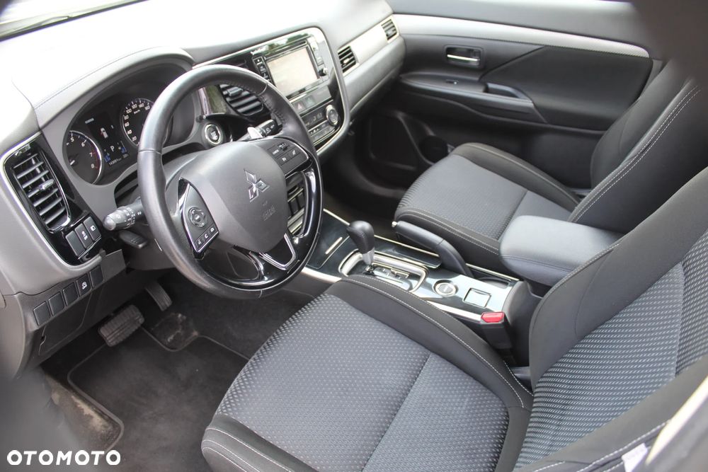 Mitsubishi Outlander 2.0 Intense + 4WD CVT - 9