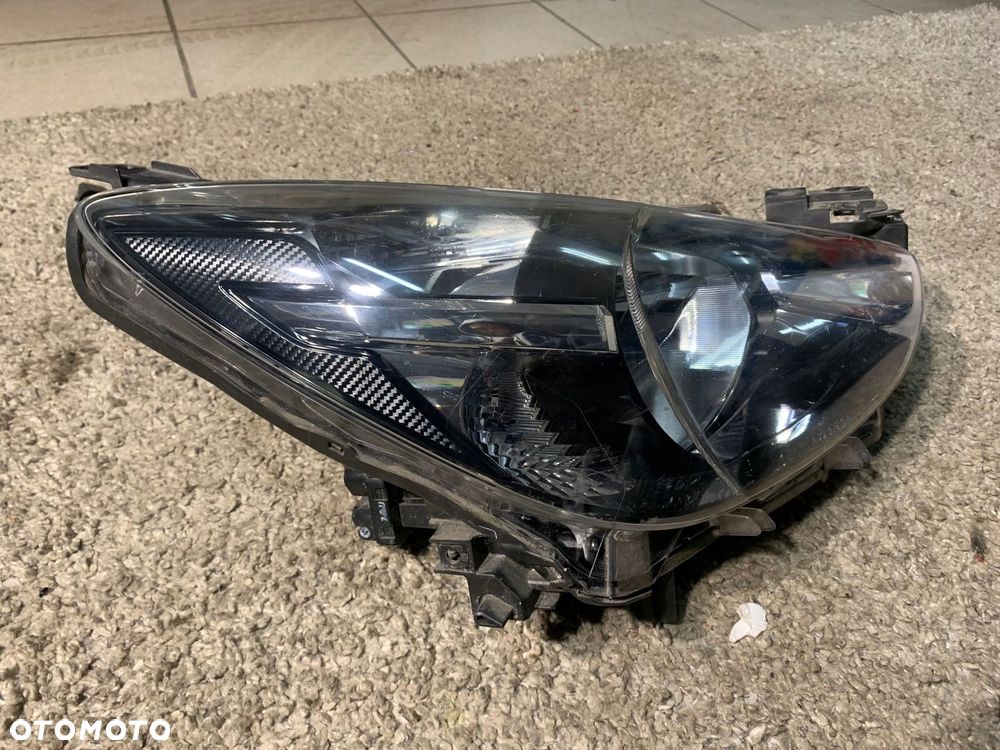 LAMPA PRAWA ZWYKŁA MAZDA 2 DJ DB5J-51030 - 7