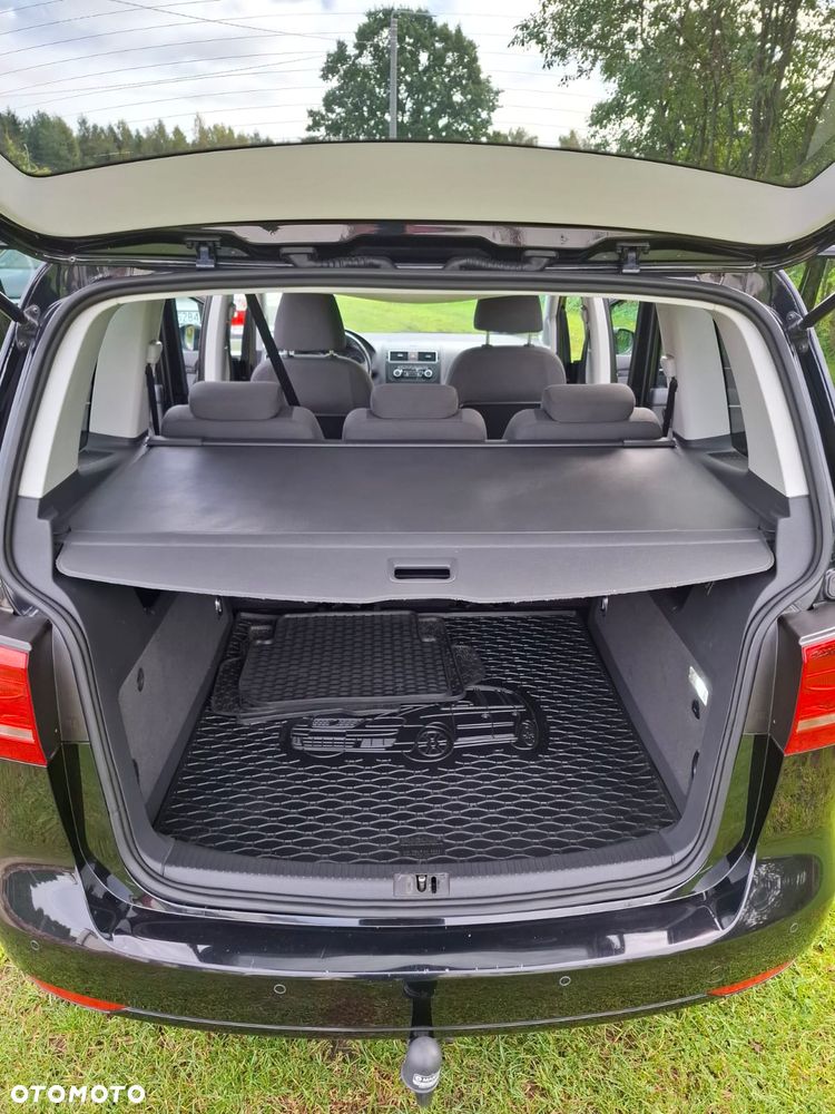 Volkswagen Touran - 25