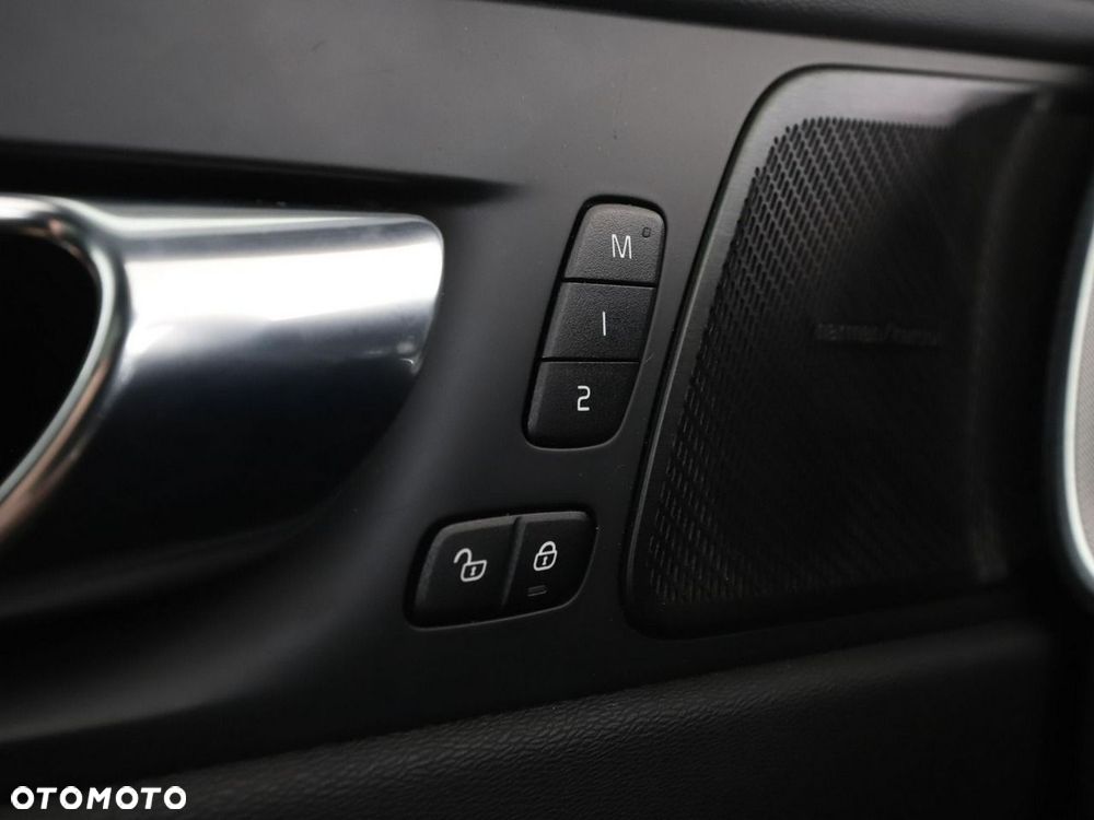 Volvo XC 60 T8 AWD Recharge Geartronic RDesign - 41