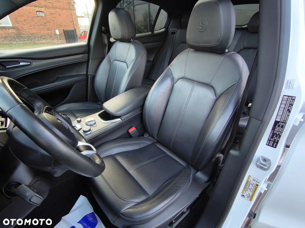 Alfa Romeo Stelvio 2.0 Turbo 16V AT8-Q4 Executive - 32