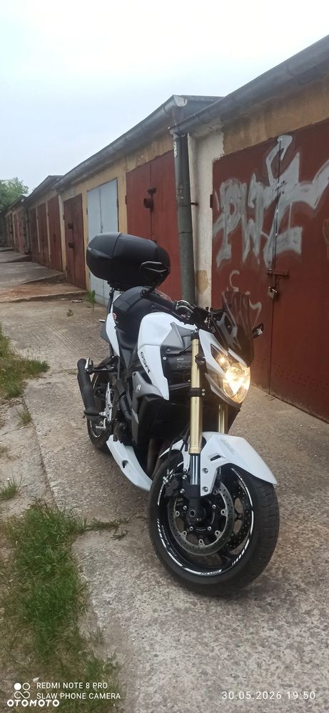 Suzuki GSR - 8