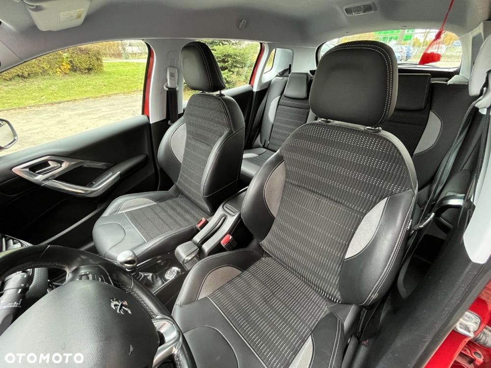 Peugeot 2008 1.2 Pure Tech Allure S&S - 23