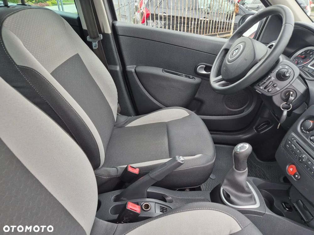 Renault Clio 1.2 16V 75 Dynamique - 12