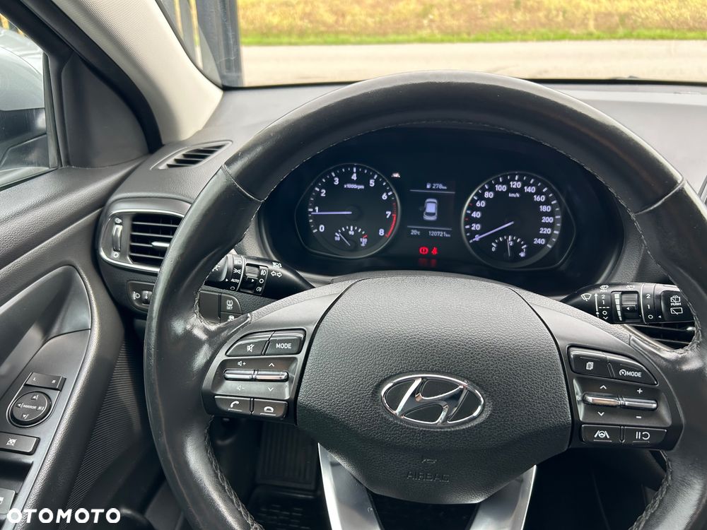 Hyundai i30 1.5 DPI Classic + - 12