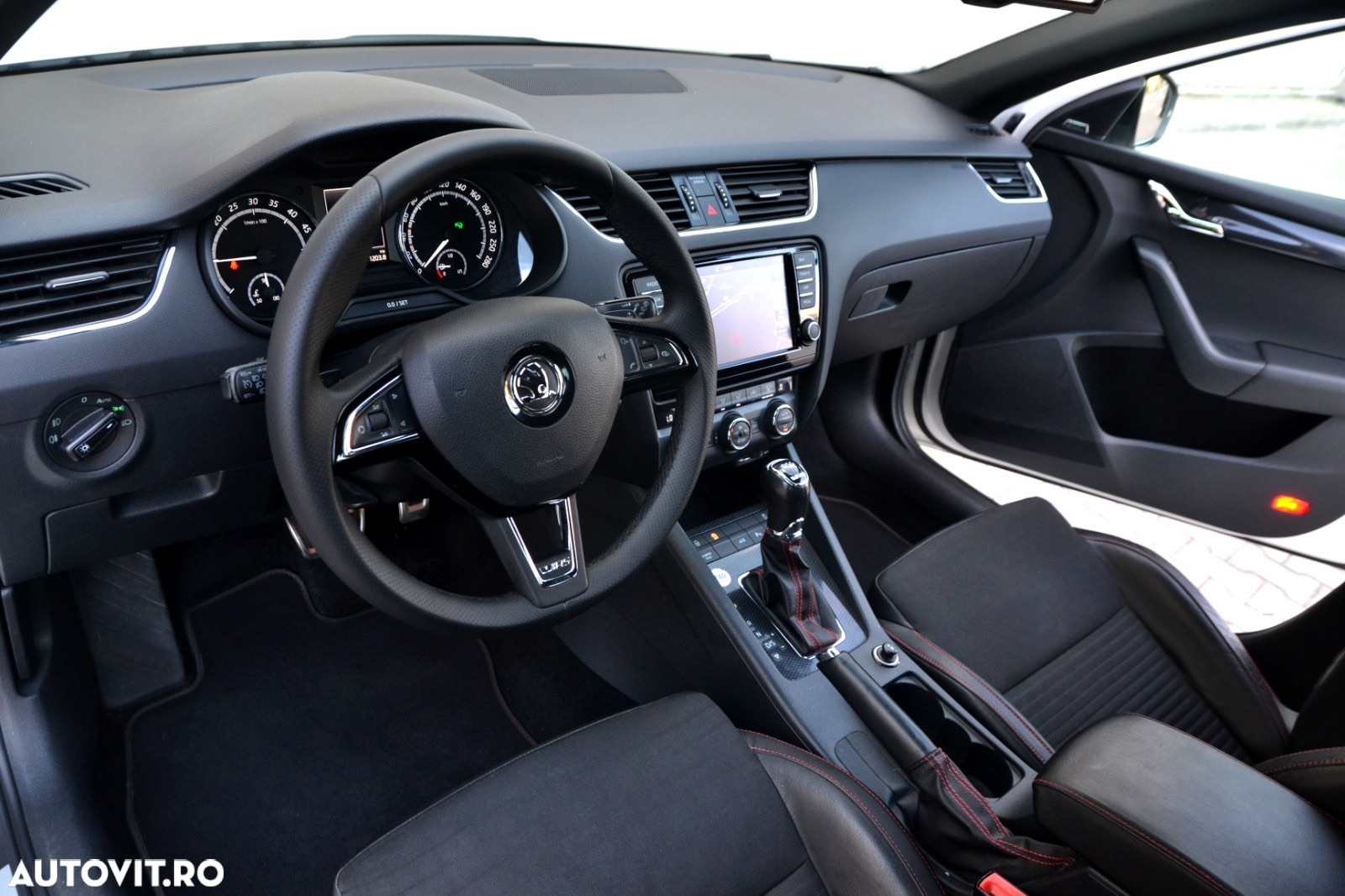 Skoda Octavia 2.0 TDI DSG RS - 5