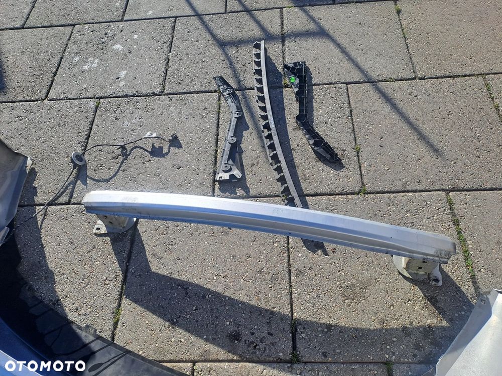 Skoda Rapid LIFTBACK zderzak tylny z PDC kod lakieru LA7W-9156 belka ślizgi i inne - 3