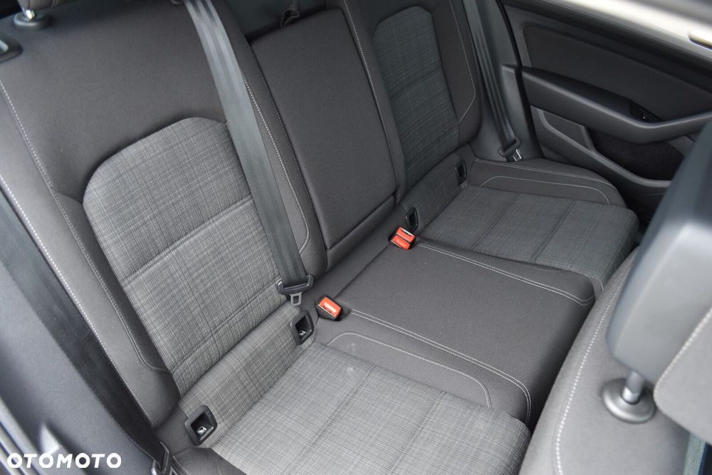 Volkswagen Passat - 32