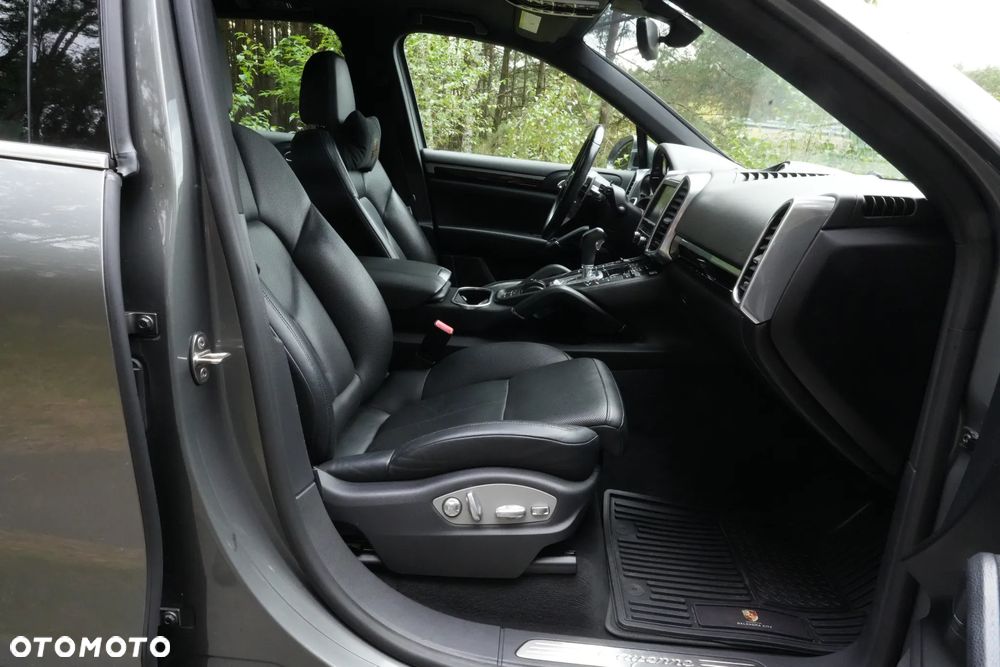Porsche Cayenne - 12