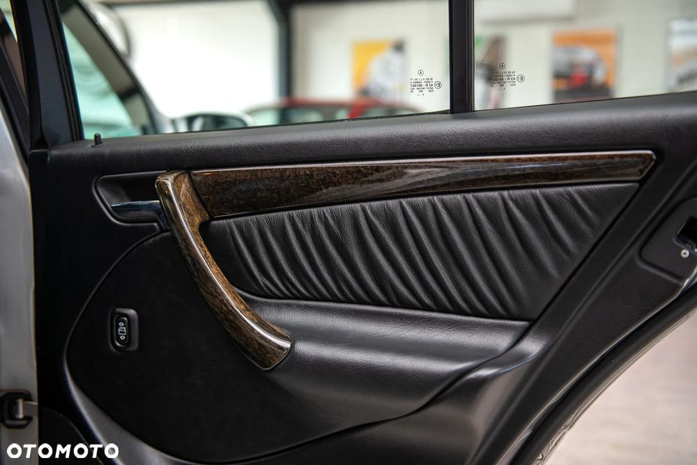 Mercedes-Benz Klasa C 43 AMG - 33