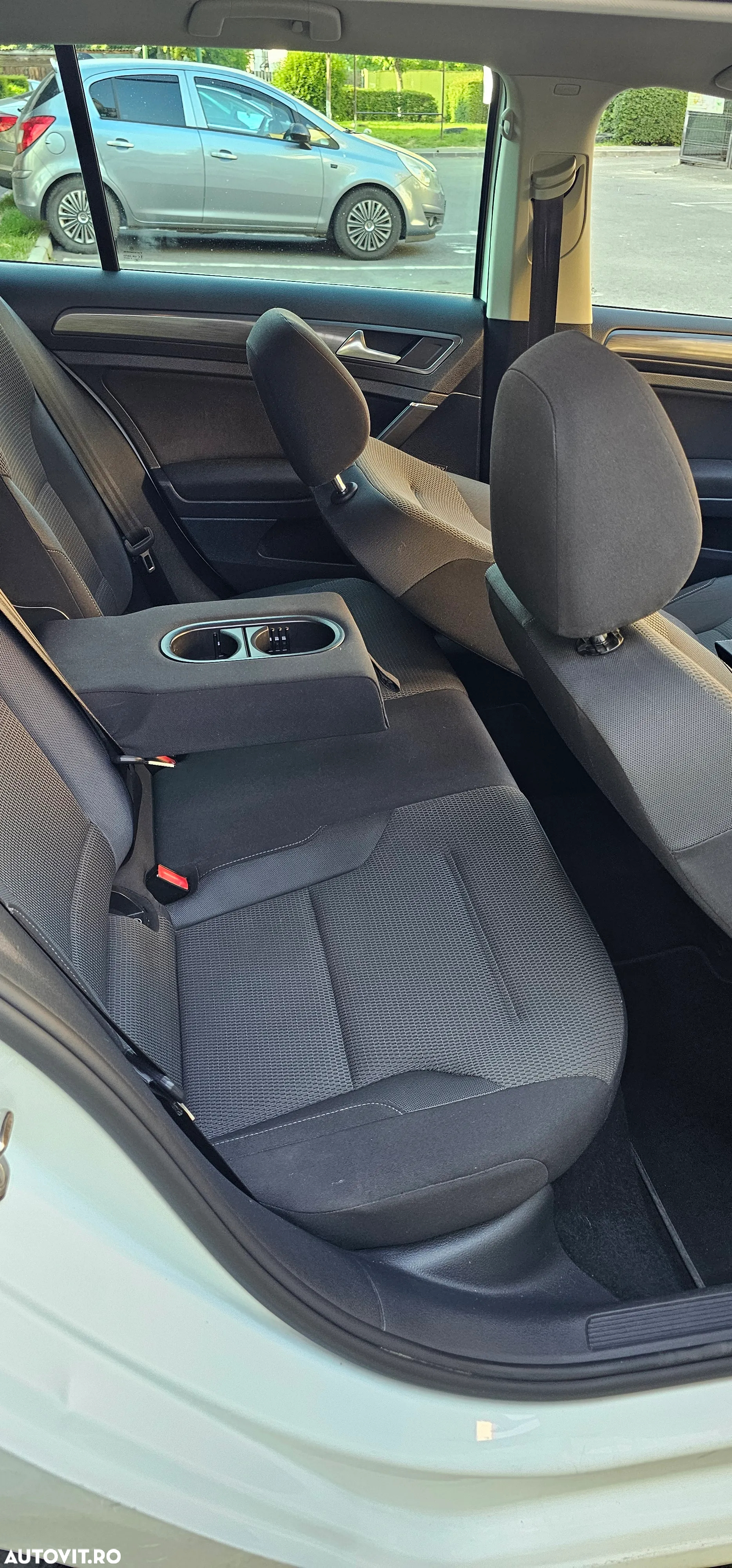 Volkswagen Golf - 6