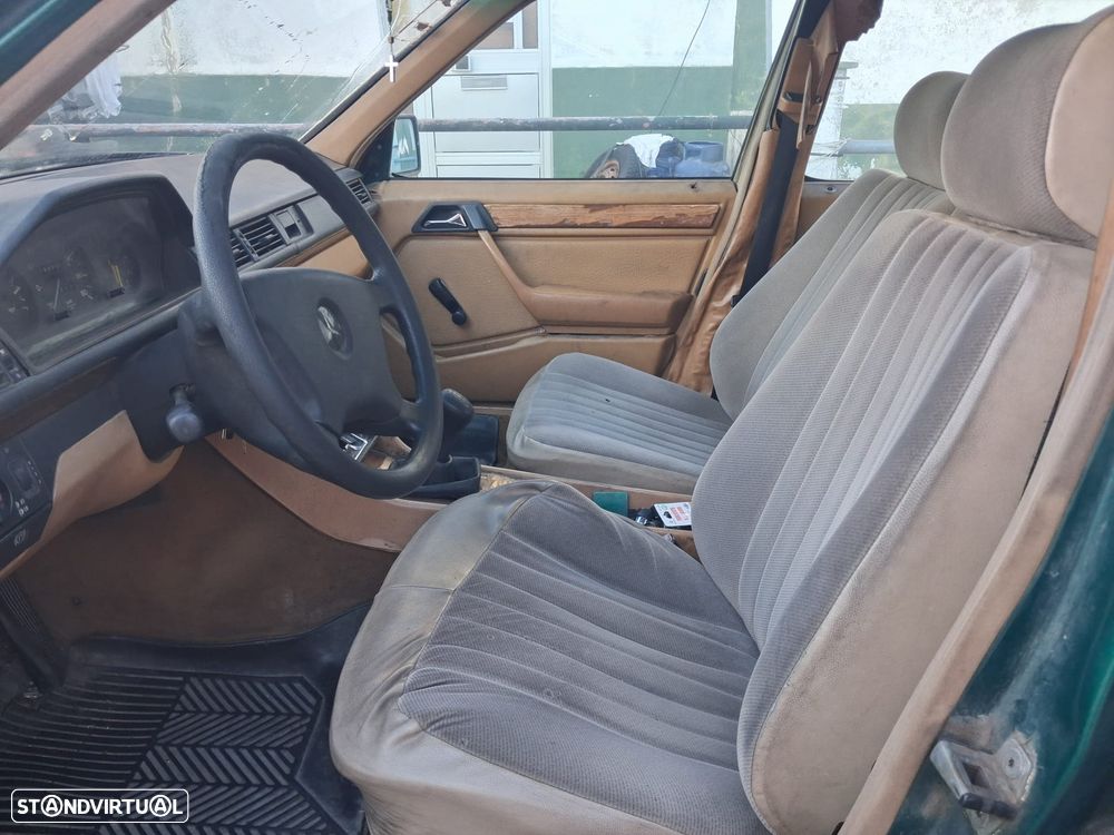 Mercedes-Benz E 200 D - 6