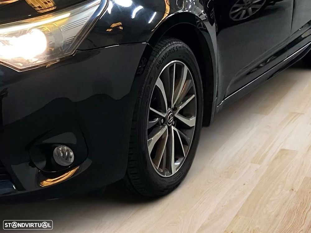 Toyota Avensis Touring Sports 2.0 D-4D Luxury+GPS - 6