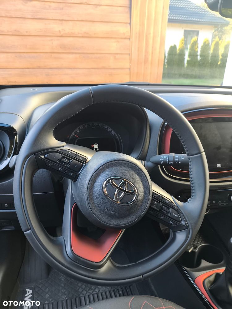 Toyota Aygo X 1.0 VVT-i JBL - 11