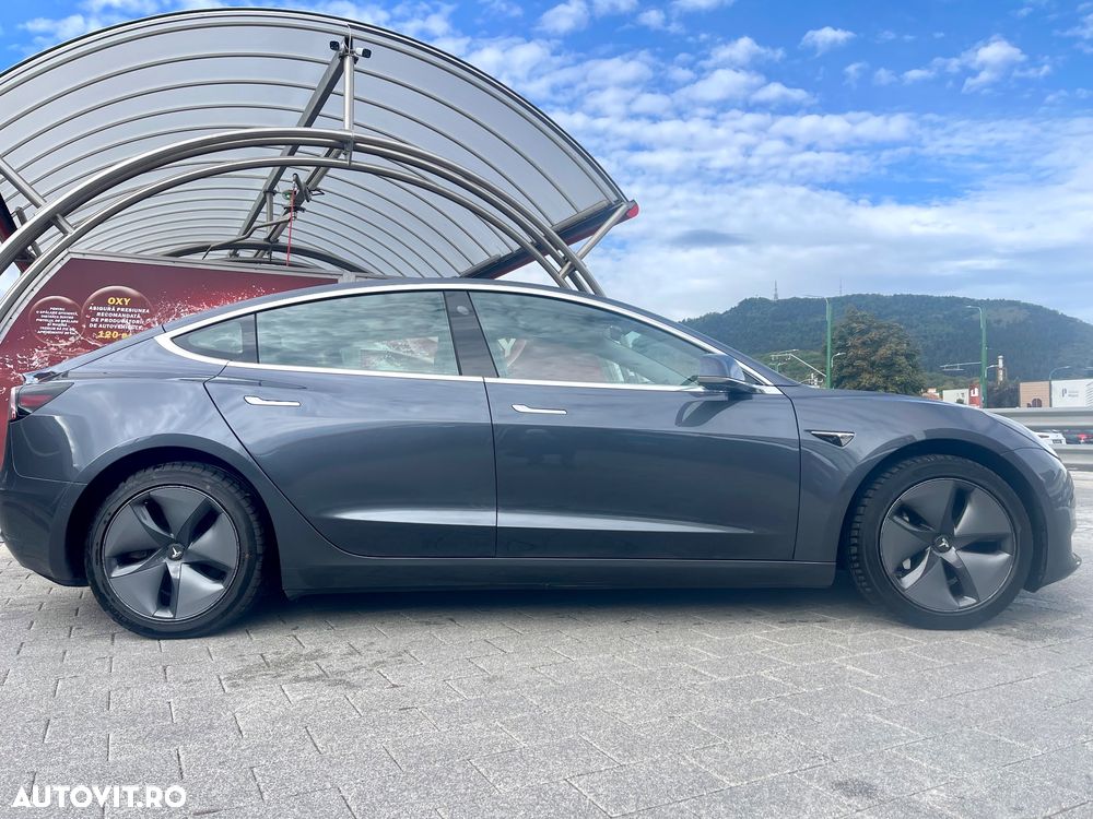 Tesla Model 3 - 3