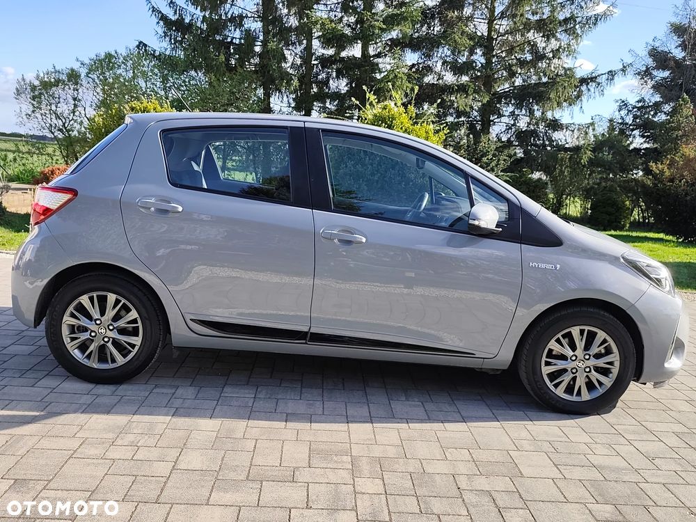 Toyota Yaris Hybrid 100 Premium EU6 - 6