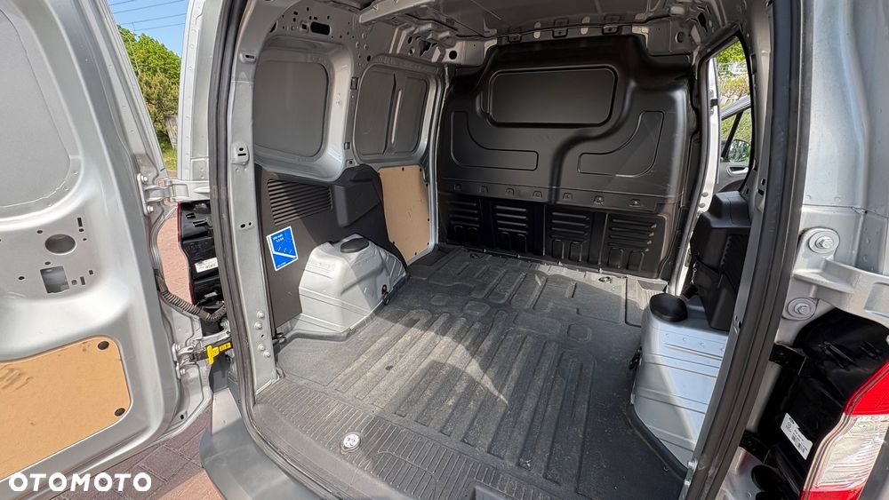 Ford Courier - 16