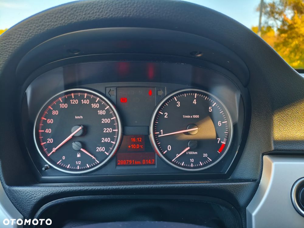 BMW Seria 3 320i Touring - 17
