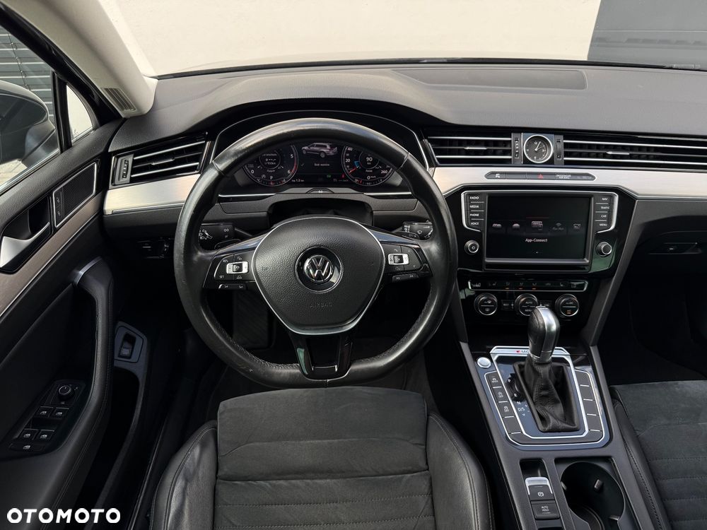 Volkswagen Passat 2.0 TDI SCR 4Motion DDG Highline - 9