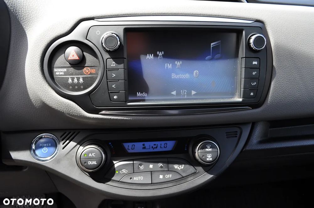 Toyota Yaris Hybrid 100 Selection Platinum - 20