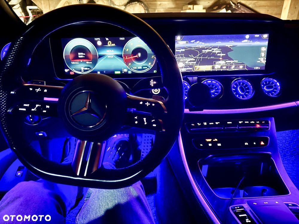 Mercedes-Benz Klasa E 300 9G-TRONIC AMG Line - 2