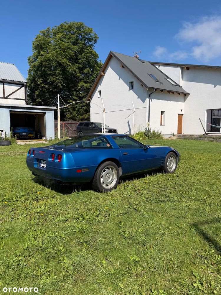 Chevrolet Corvette - 4