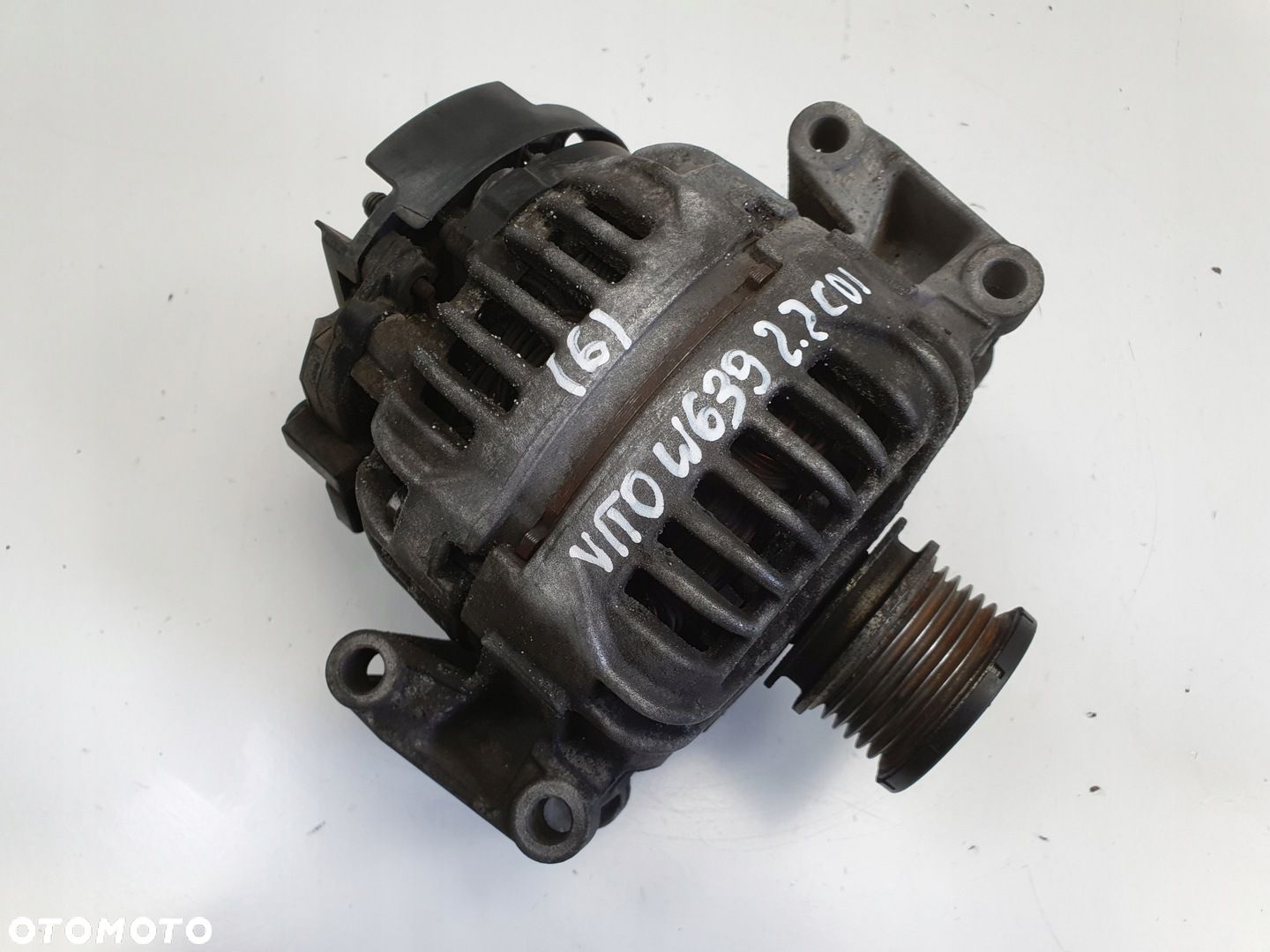 Mercedes Vito W639 2.2 CDI ALTERNATOR 0124425077 bosch 120A - 1