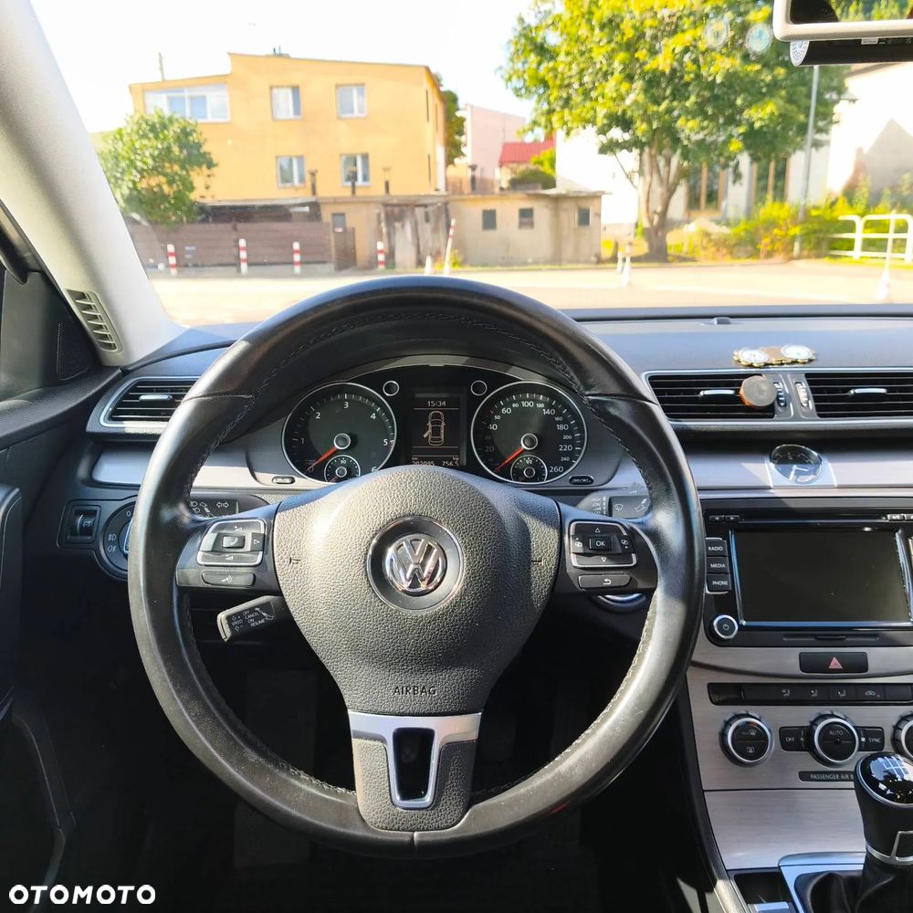Volkswagen Passat 2.0 TDI Comfortline - 32