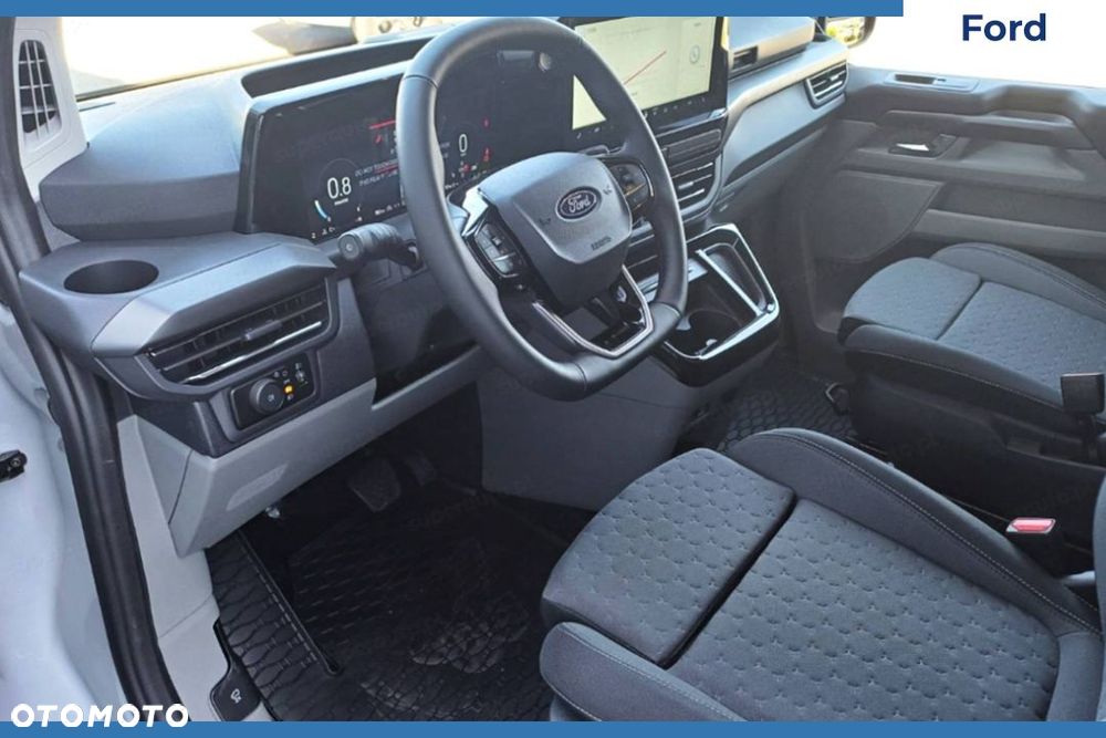 Ford Tourneo Custom - 8