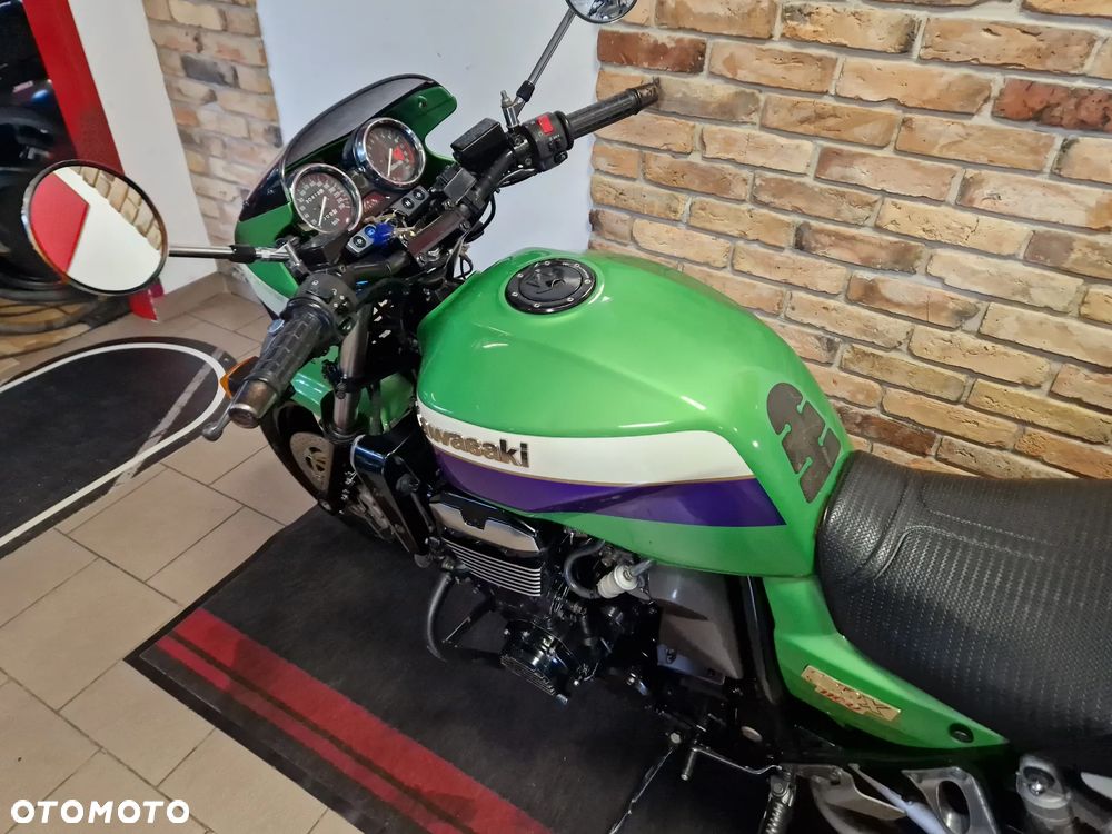 Kawasaki ZRX - 16