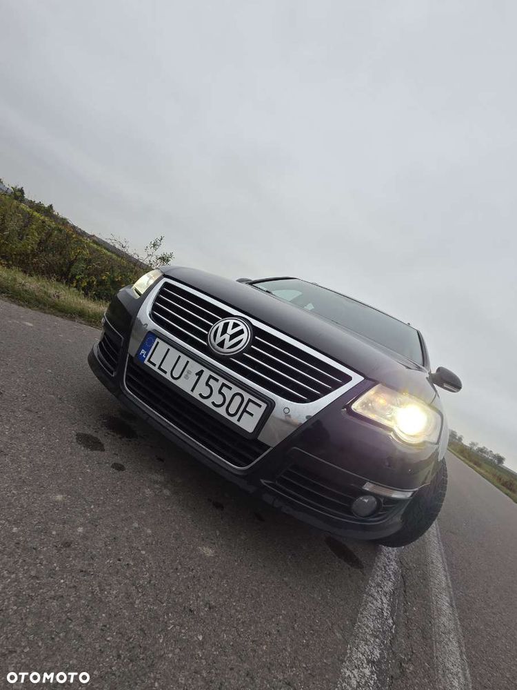 Volkswagen Passat - 1