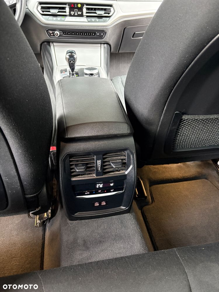 BMW Seria 3 318i - 8