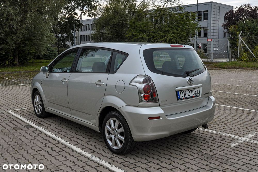 Toyota Corolla Verso - 3