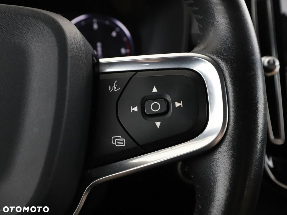 Volvo XC 40 D4 AWD Momentum Pro - 32