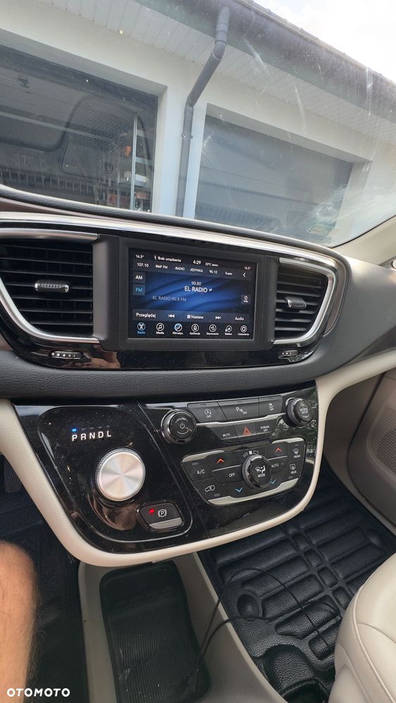 Chrysler Pacifica - 16